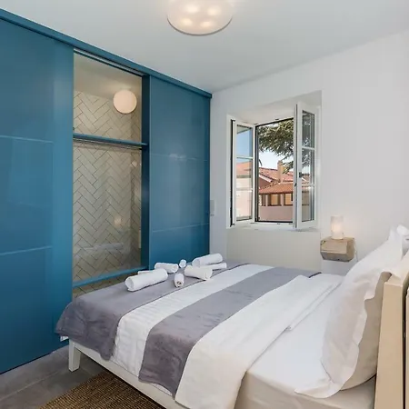 Old Town Deluxe Seaview