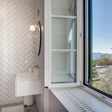 Old Town Deluxe Seaview